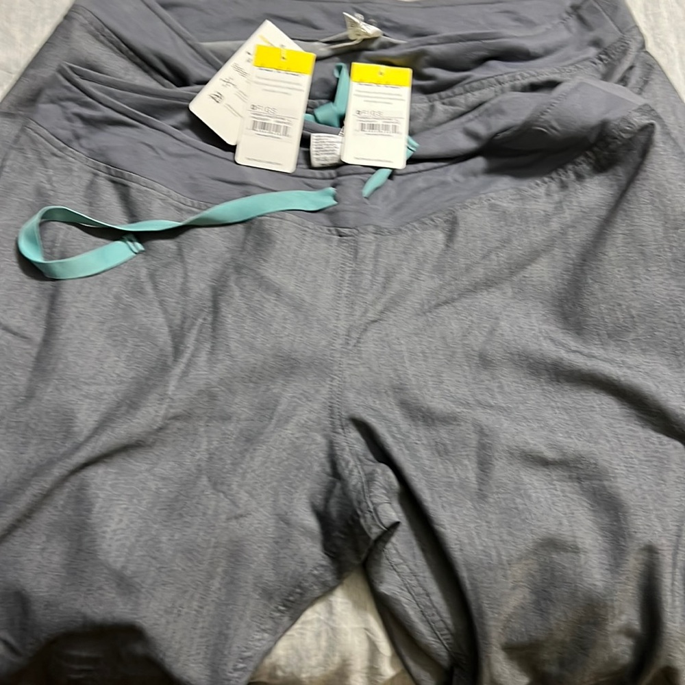 BNWT 2 pairs of Womens L FIGS Scrub Pants